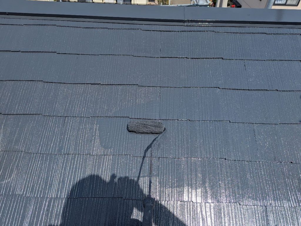 屋根上塗り二回目。